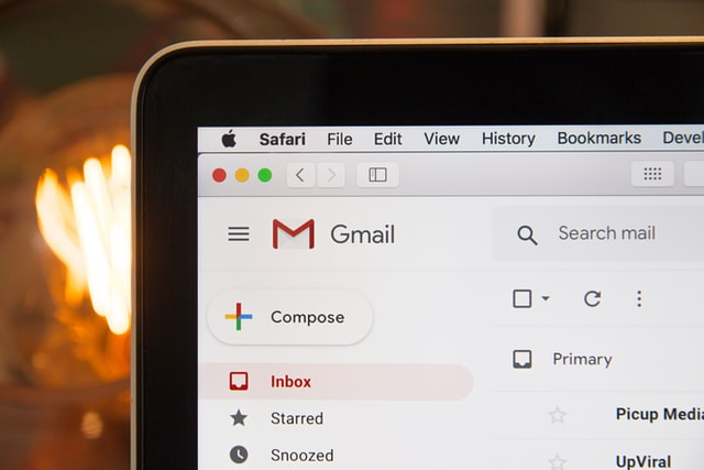 Kun je een groot pdf-bestand versturen via de mail?